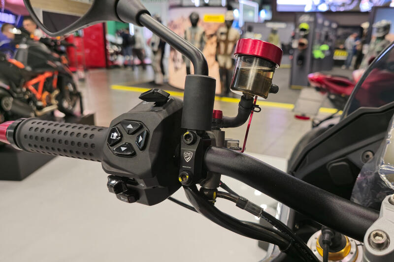 Cavallotto pompe Brembo - foro specchio filettatura M10 destra