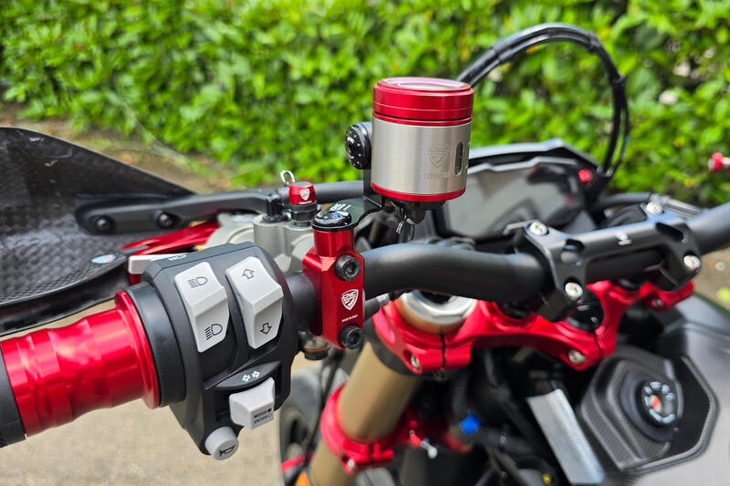 Cavallotto pompe Brembo - foro specchio filettatura M10 destra