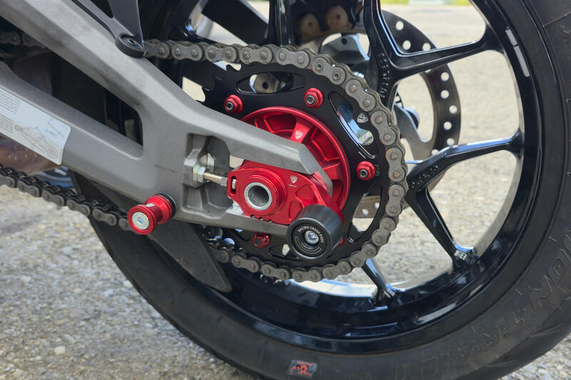 Corona Ducati Z42 P520 – Panigale V2 2025 Alta resistenza e riduzione peso, affidabilità superiore OEM e flange CNC Racing