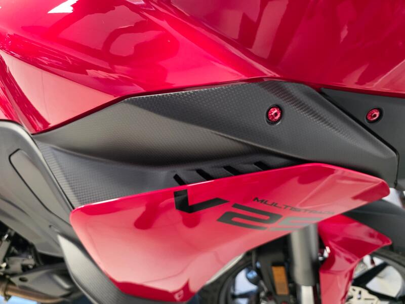 Cover laterali serbatoio carburante in carbonio per Ducati Multistrada V2 MY2025