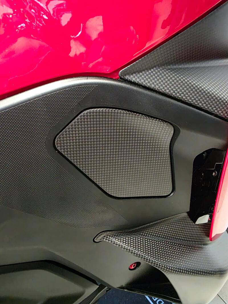 Chiusura pannello laterale destro in carbonio per Ducati Multistrada V2 MY2025