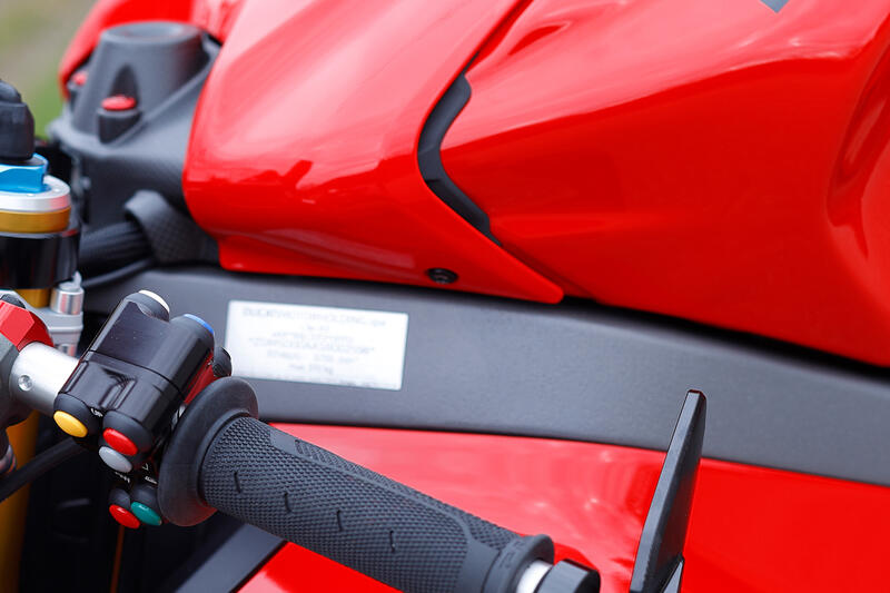 Kit viti cover batteria Ducati Panigale V4 MY2025