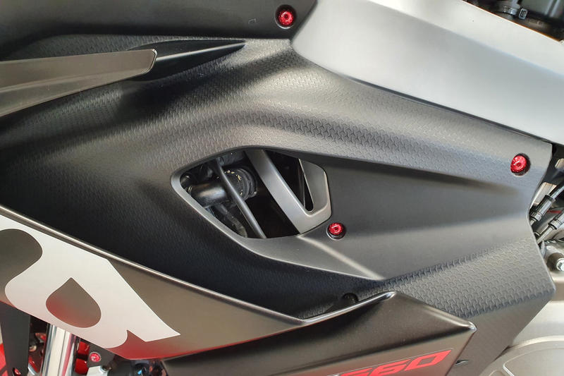 Kit viti - Carene laterali Aprilia RS660