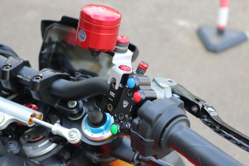 Tappo foro specchio M8 - Filettatura SX