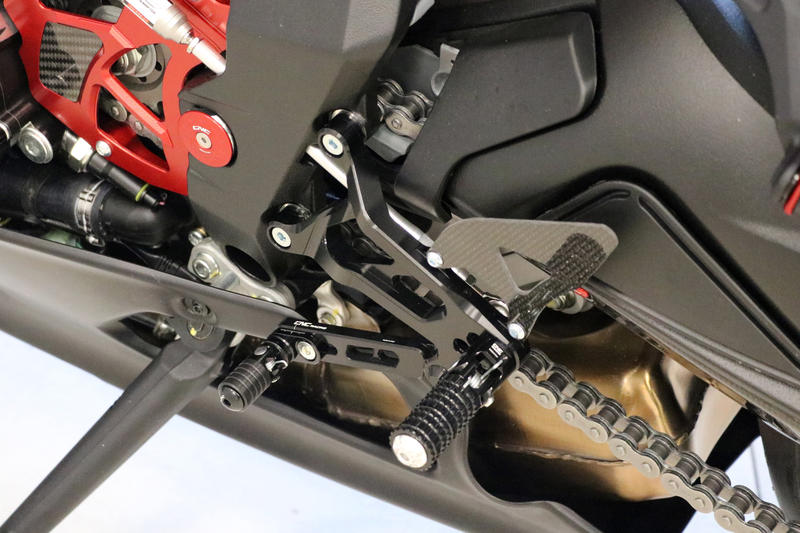 Pedane regolabili MV Agusta