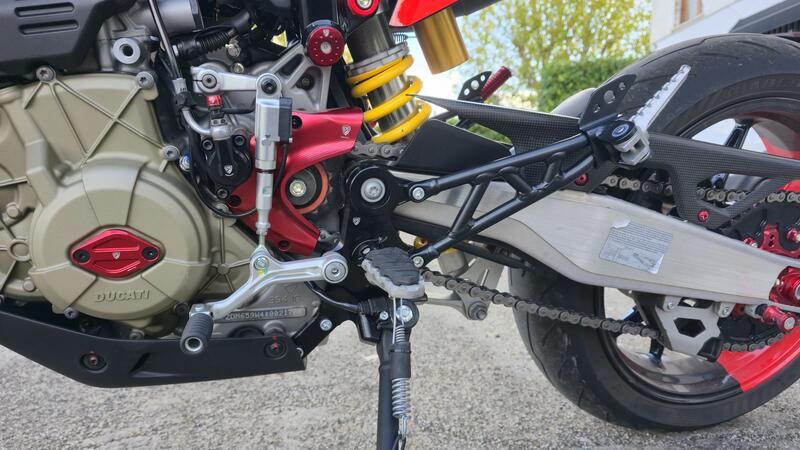 Adjustable rearsets for the Ducati Hypermotard 698