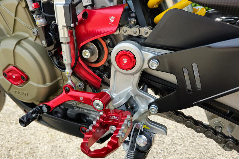 Tappi per viti centrali pedane originali Ducati