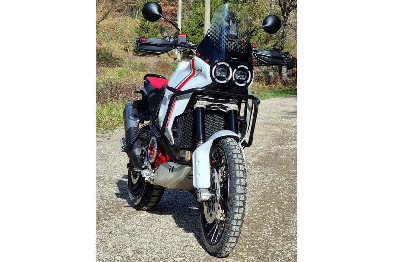 Paramotore Ducati DesertX in tubi di acciaio