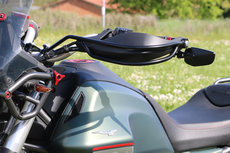 Protezione paramani MotoGuzzi V85 TT in tubi di acciaio