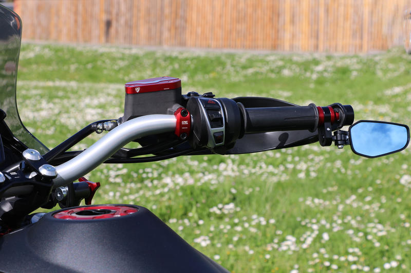 Protezione paramani MotoGuzzi V85 TT in tubi di acciaio