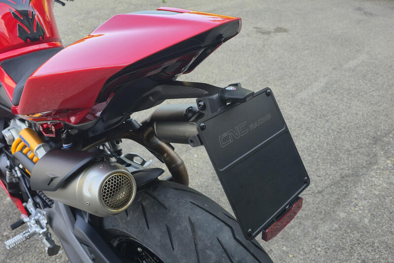 Porta targa in carbonio Ducati Panigale V4 - Streetfighter V4 MY2025 - regolabile, leggero e plug & play