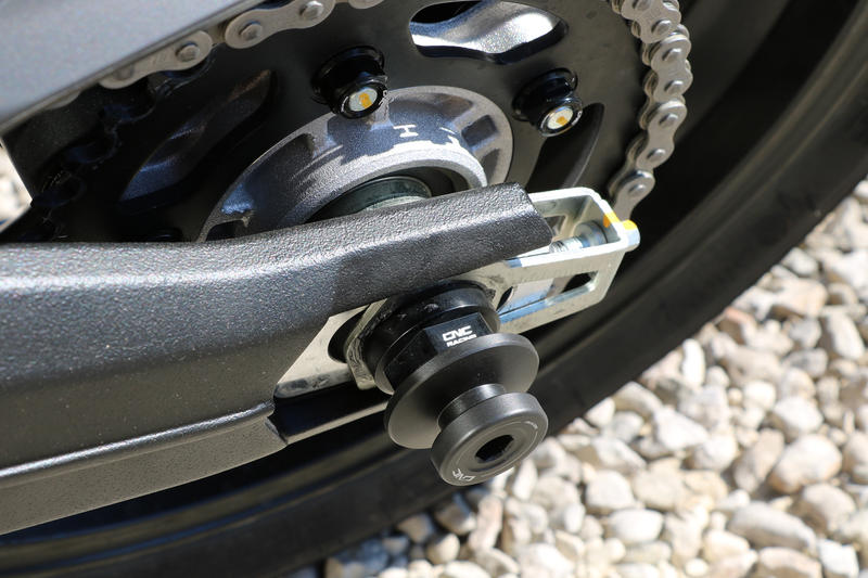 Dadi ruota posteriore Ducati  con supporto cavalletto