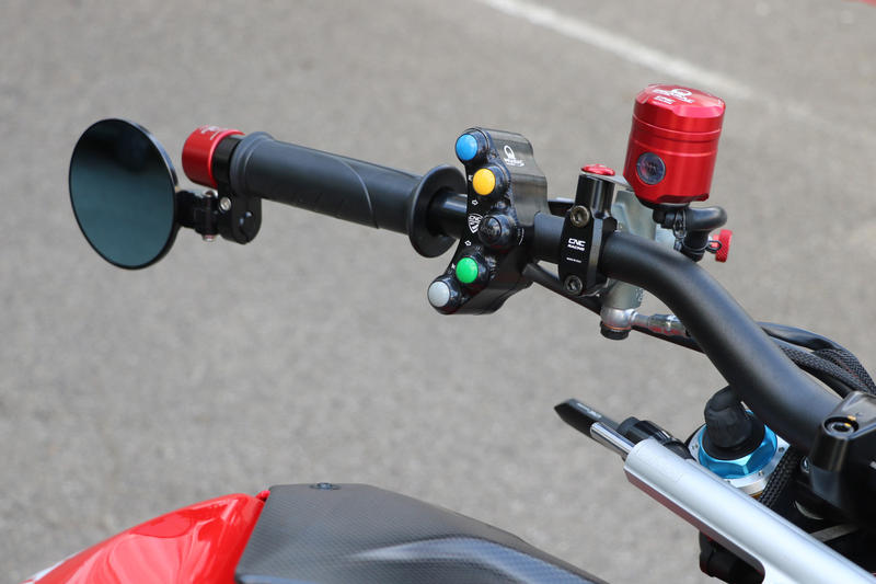 Staffa montaggio serbatoi fluido