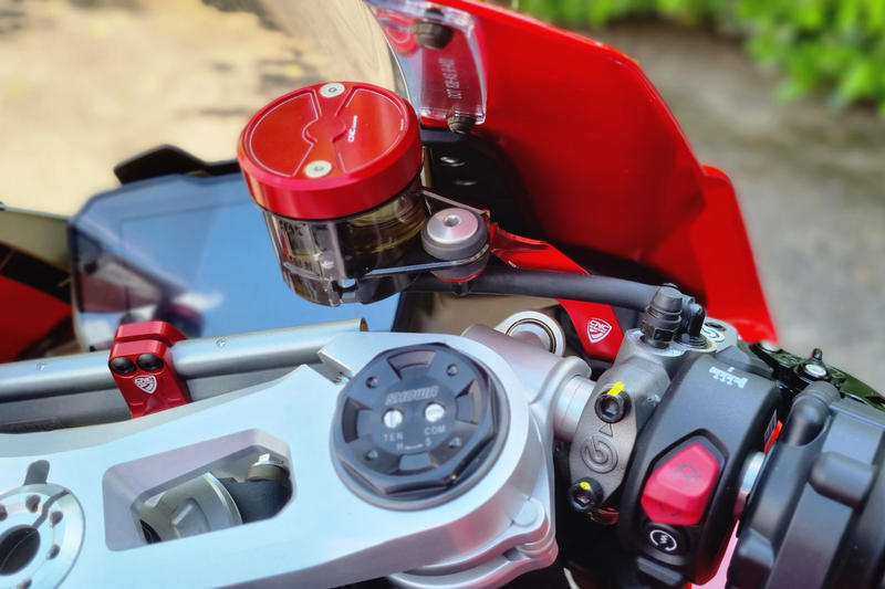 Kit staffe serbatoio fluido freno e frizione Ducati Panigale V4