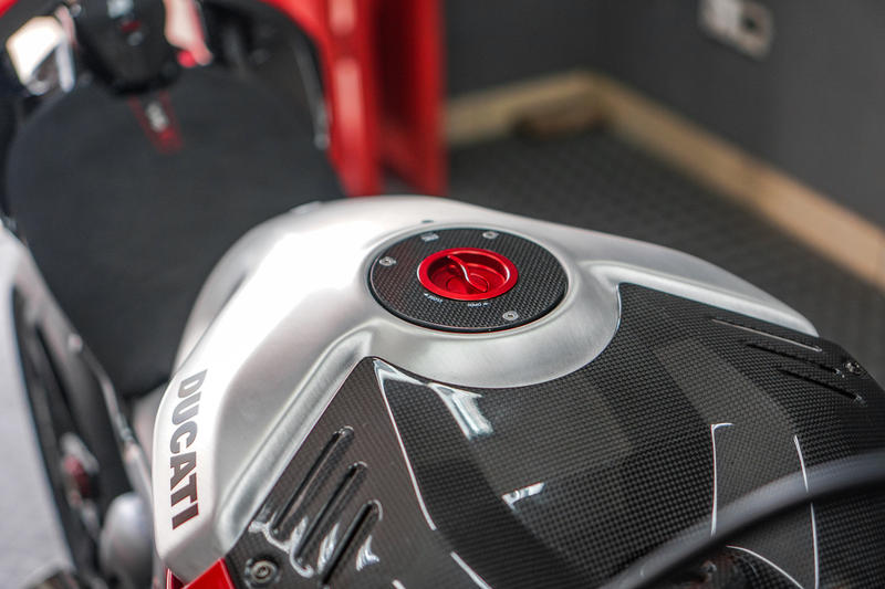 Tappo serbatoio carburante - flangia CARBON FIBER