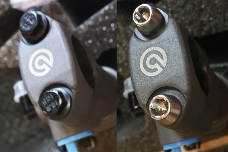 Kit viti cavallotto pompa freno o frizione M6x25 (2 pz) - Titanio