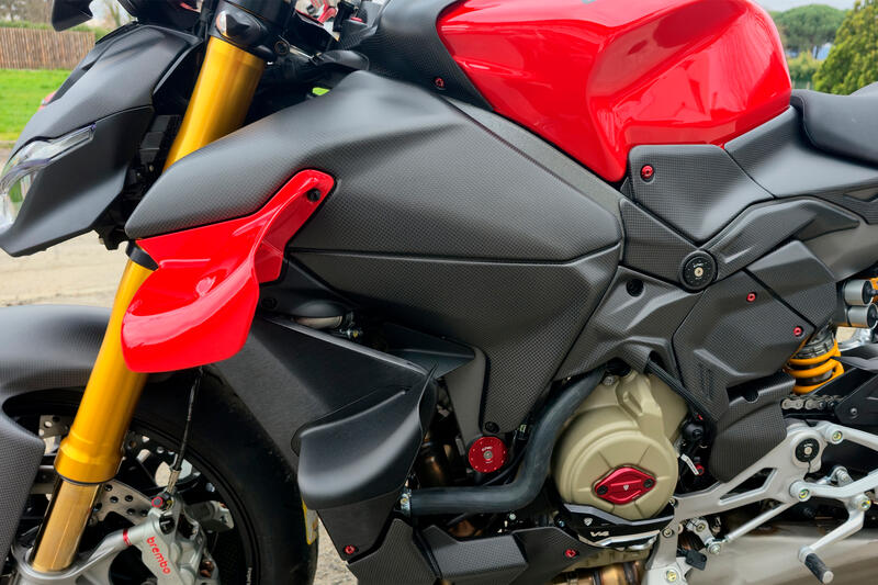 Fianchetti laterali serbatoio destra e sinistra Ducati Streetfighter V4 MY2025 in carbonio