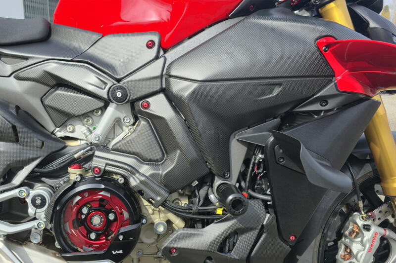 Right Engine Cover Ducati Panigale V4 and Streetfighter V4 (MY2025) &ndash; Carbon Plain Weave, Matte Finish, Plug & Play