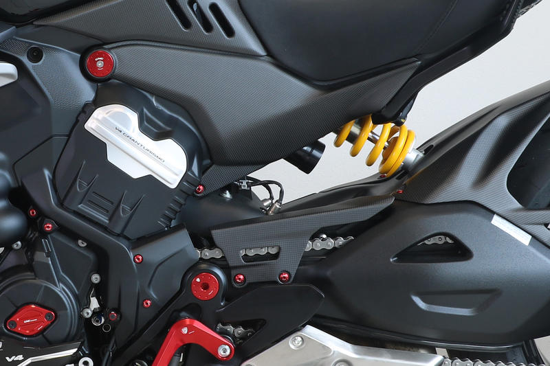 Paracatena superiore Ducati Diavel V4 - carbonio