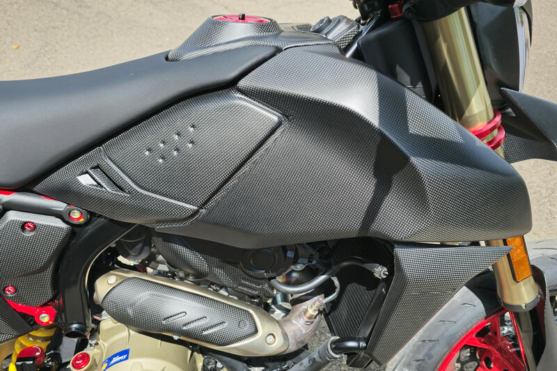 Cover laterali serbatoio carburante Ducati Hypermotard 698 Mono - carbonio