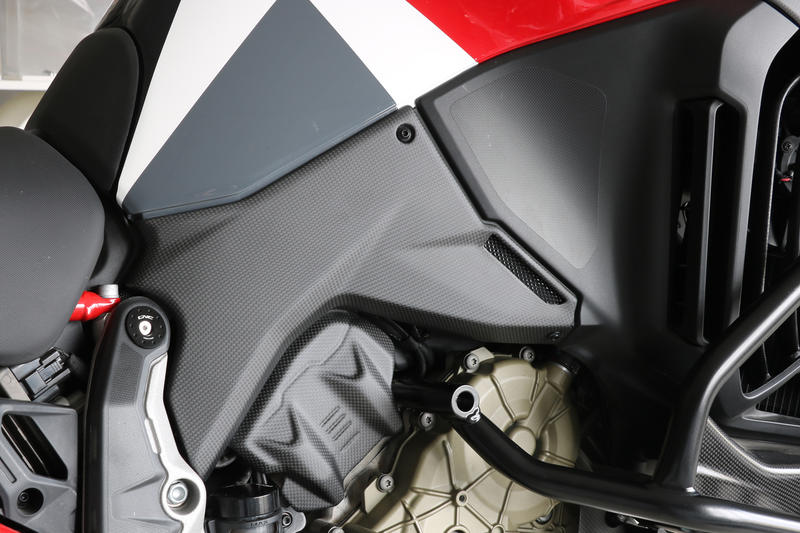 Cover laterali motore Ducati Multistrada V4 - Carbonio