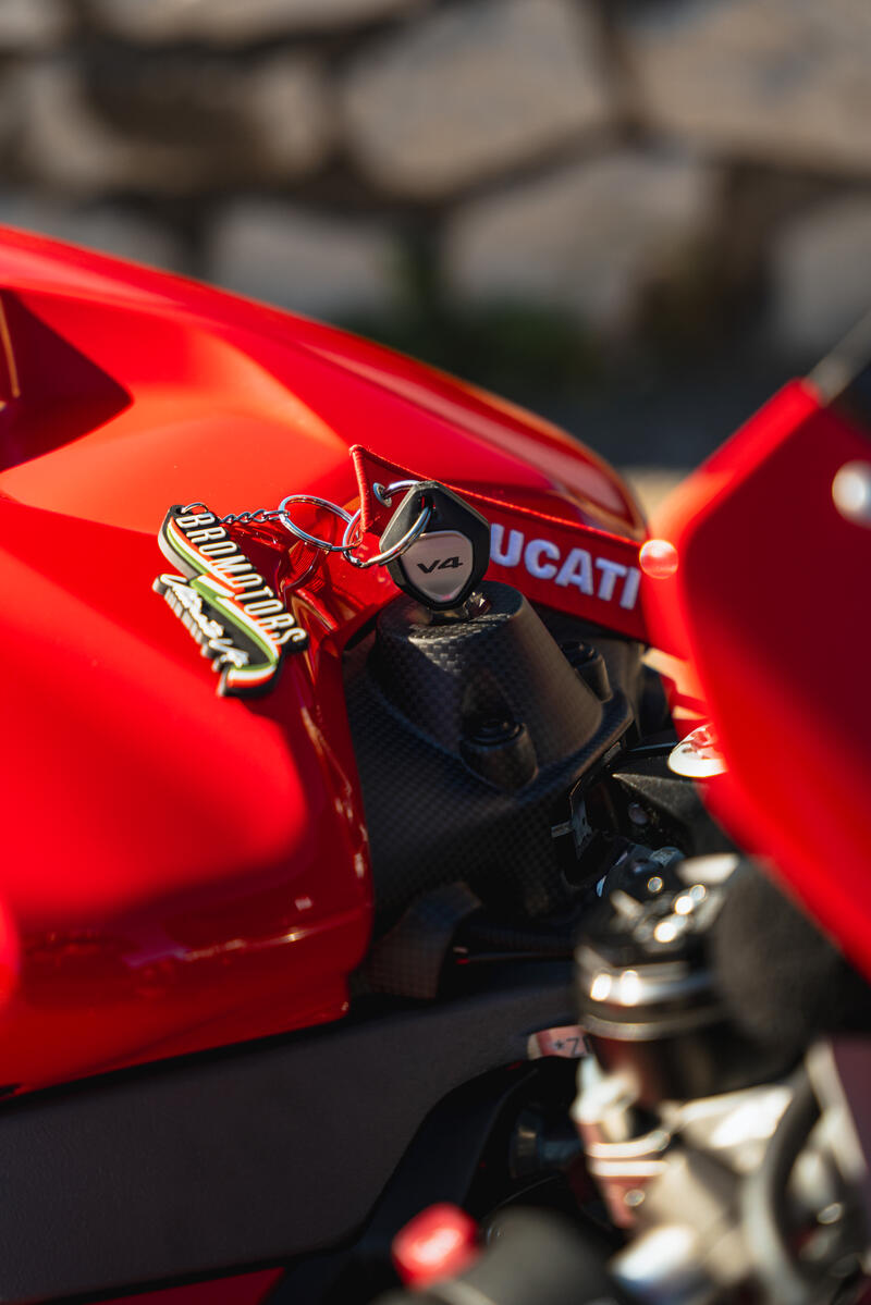 Ignition switch cover Ducati Panigale V4 - Carbon