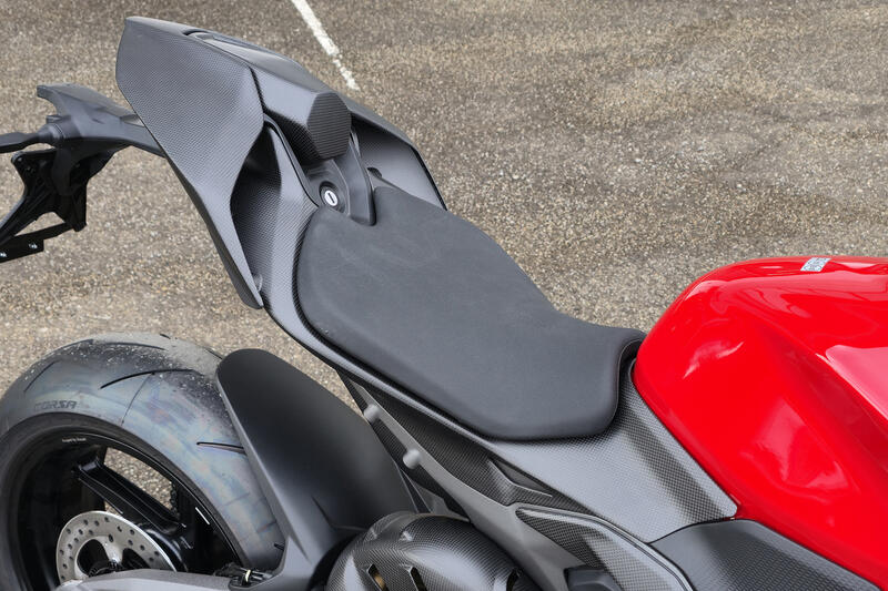 Cover telaietto posteriore in carbonio per Ducati Panigale V4 e Streetfighter V4 MY2025