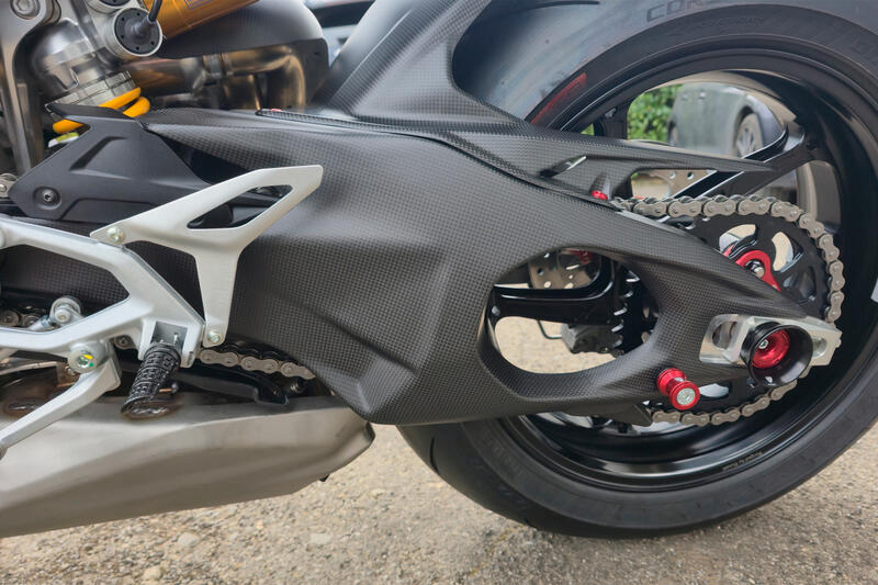 Cover Forcellone Destra e Sinistra in Carbonio &ndash; Ducati Panigale V4 / Streetfighter V4 2025