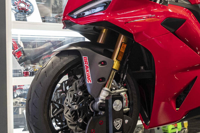 Carbon front fender for Ducati Panigale V2 and Streetfighter V2 MY2025