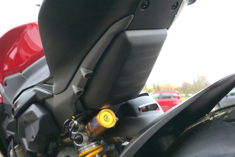 Protezione Inferiore Serbatoio in Carbonio per Ducati Panigale V4 e Streetfighter V4 MY 2025