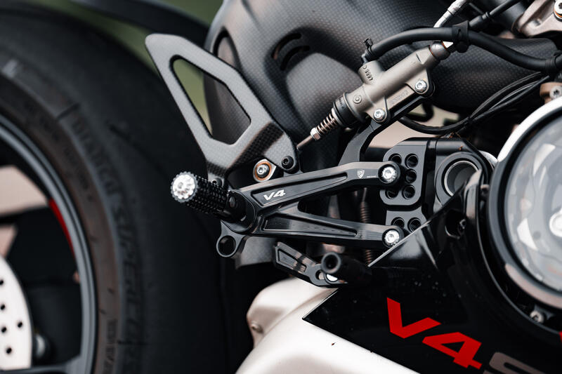 Pedane regolabili Ducati per serie Panigale V4 - Carbon