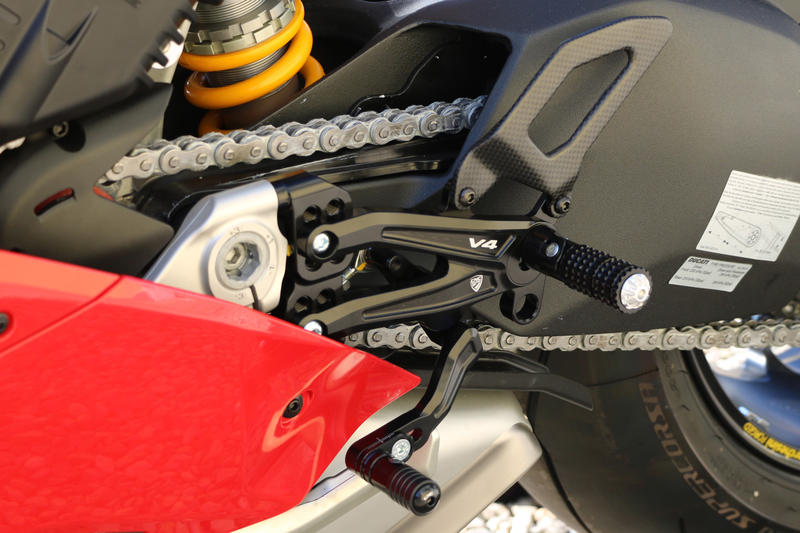 Pedane regolabili Ducati per serie Panigale V4 - Carbon Nero