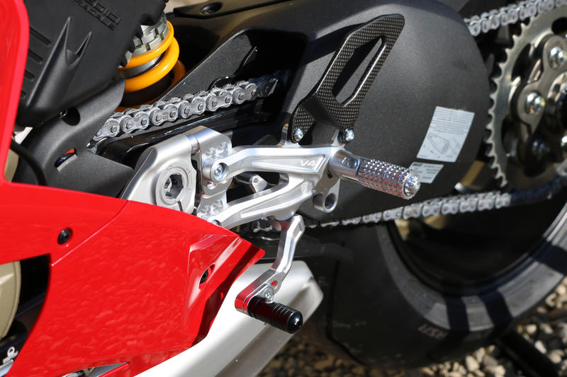 Pedane regolabili Ducati per serie Panigale V4 - Carbon Argento